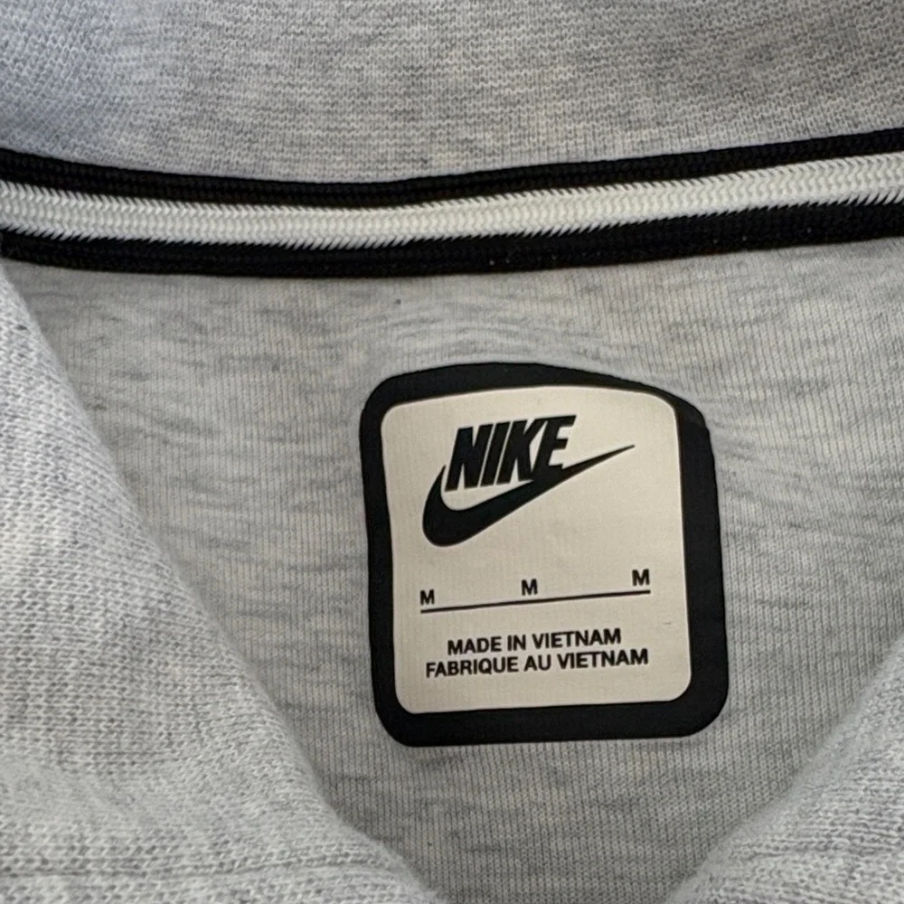 Nike Heather Gray Zip-Up Jacket with Black Accents - Picture 3 of 4
